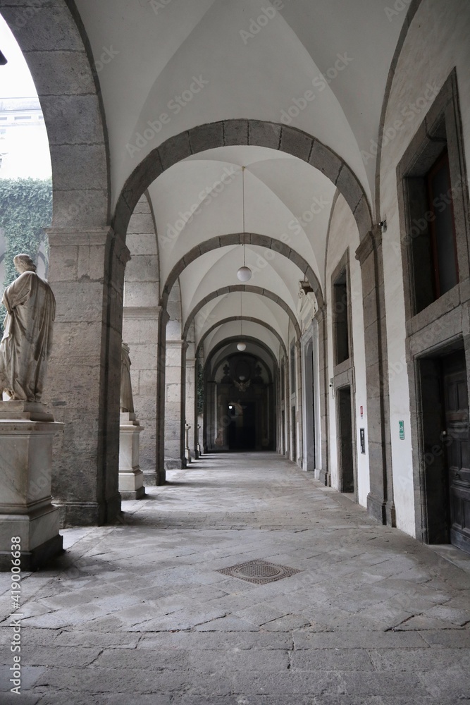 Napoli – Portico del Chiostro del Salvatore del Gesù Vecchio