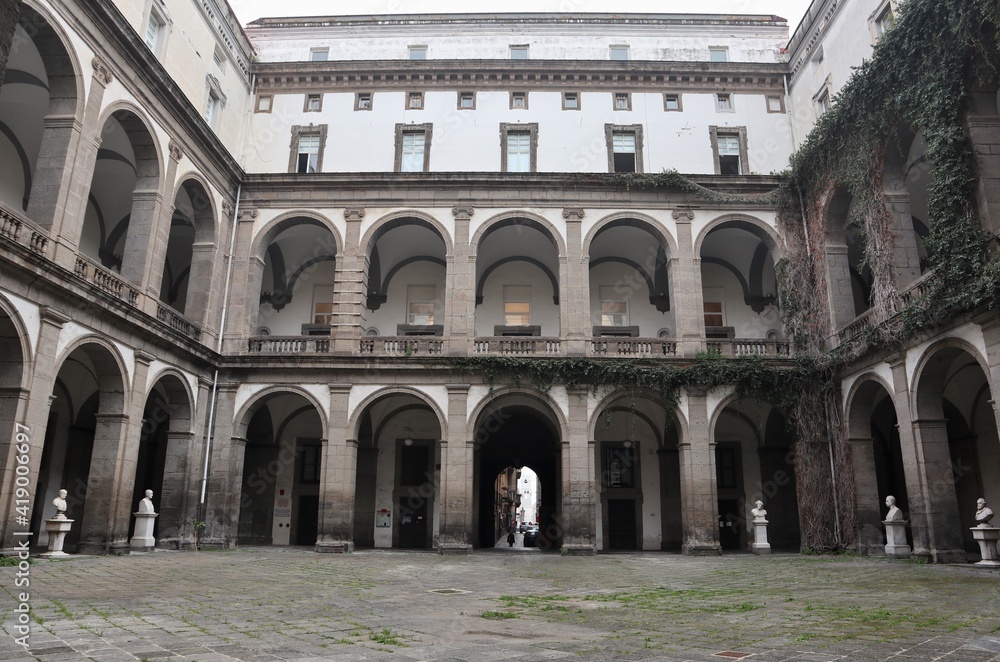 Napoli – Chiostro del Salvatore del Gesù Vecchio