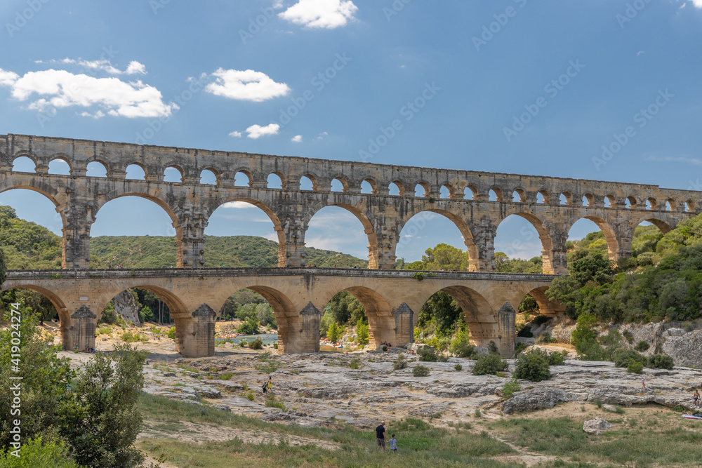 Obraz premium Pont du gard, famous old roman acqueduct, Nimes, France, Europe