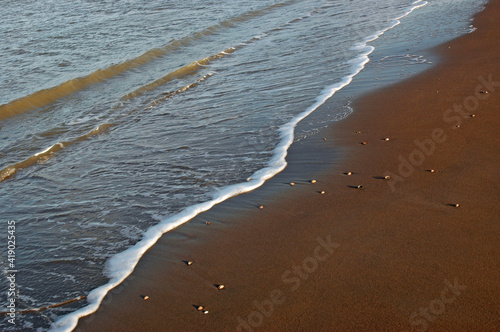 Meerwasser wird an den Strand gespuelt photo