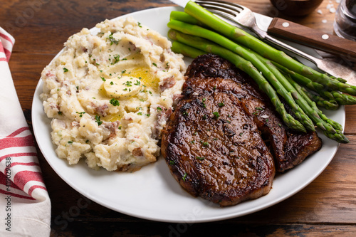Konstfotografi Traditional steak and mashed potatoes with blanched asparagus
