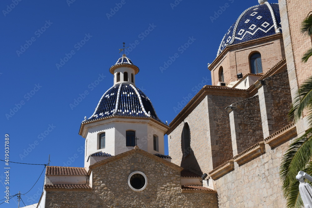 Fototapeta premium Vista de Iglesia en el casco antiguo de Altea, Alicante