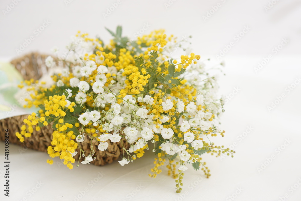 ミモザとカスミソウの花束 Stock Photo Adobe Stock