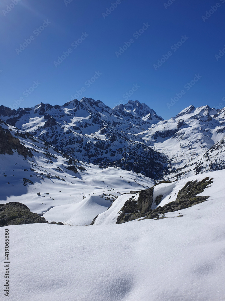 Obraz premium snow covered mountains
