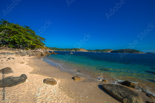 Wide-angle nature background, clear air, beautiful blue sea, and the blur of the sun and the passing wind, spontaneous beauty in the scenic spots.