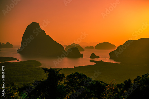 Nature blurred abstract background Of the colorful morning sun  a large lake  can see the scenery all around  cool atmosphere from the wind blowing all the time