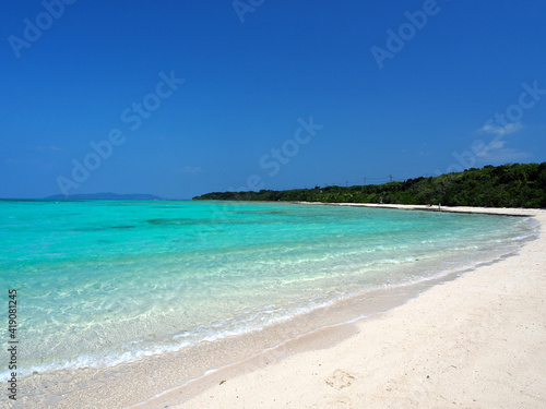 Fototapeta Naklejka Na Ścianę i Meble -  竹富島・コンドイビーチの海と白い砂浜