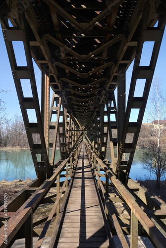 Alte Eisenbahnbrücke über die Drau / Unterkärnten / Österreich photo