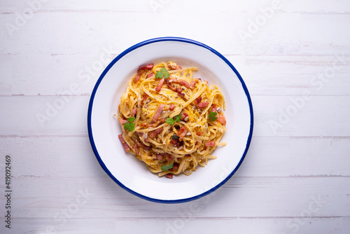Espaguetis a la Cardinale traditional italian recipe.