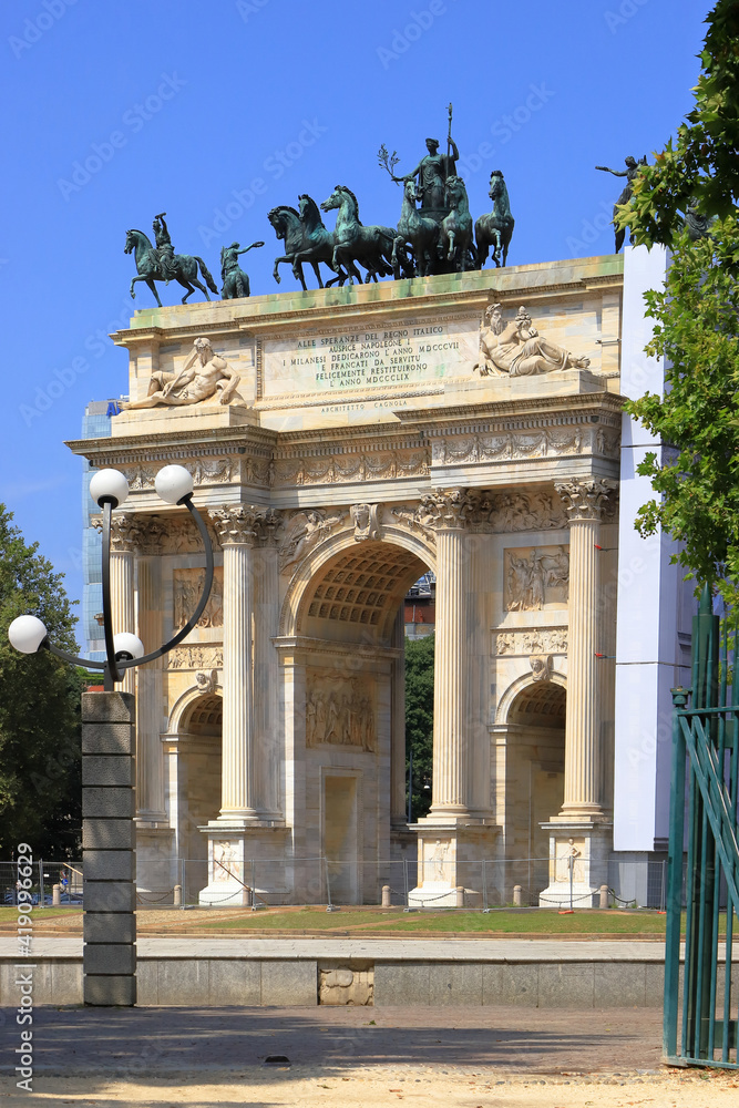 Fototapeta premium arco della pace di milano