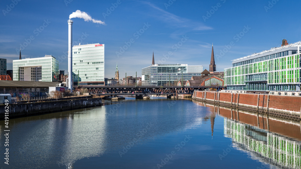 Ortsbild Hamburg Oberhafen HD sonnig entzerrt