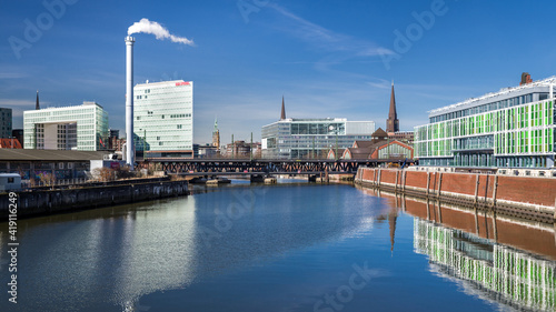 Ortsbild Hamburg Oberhafen HD sonnig entzerrt