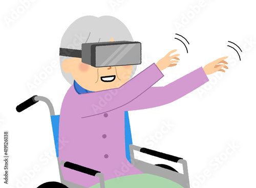 VRを楽しむ高齢女性