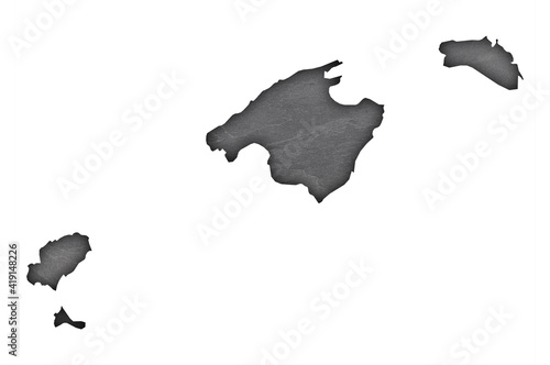 Karte von Balearen auf dunklem Schiefer