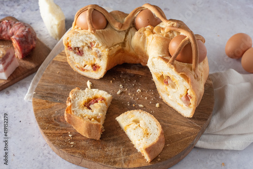 Casatiello napoletano