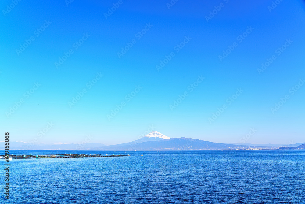 【静岡県】冠雪した富士山と駿河湾 【静岡県】冠雪した富士山と駿河湾