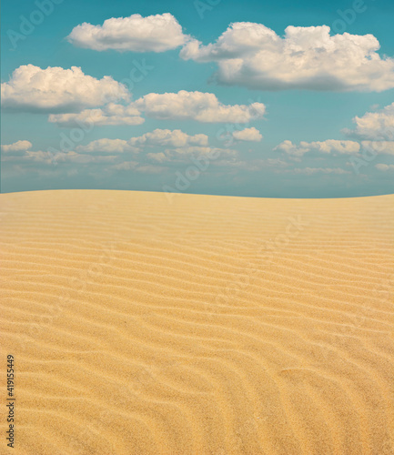 The waves of the wind and the sky in the arid desert