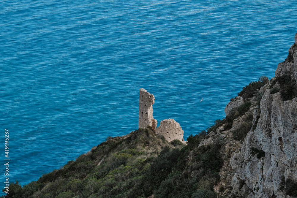 Φωτογραφία ancient tower in the saddle of the devil - rock formation in the shoreline of Cagliari - sardinia - italy - (sella del diavolo)