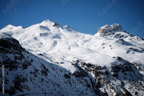 Fototapeta Naklejka Na Ścianę i Meble -  Snowy peaks in the Pyrenees