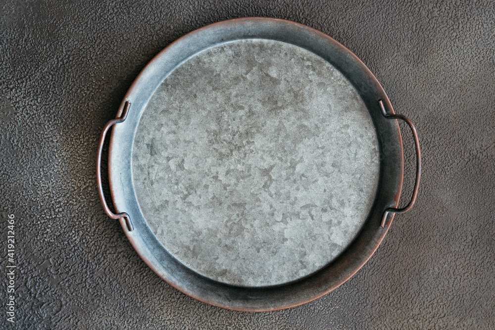 Empty tray on a dark gray background.