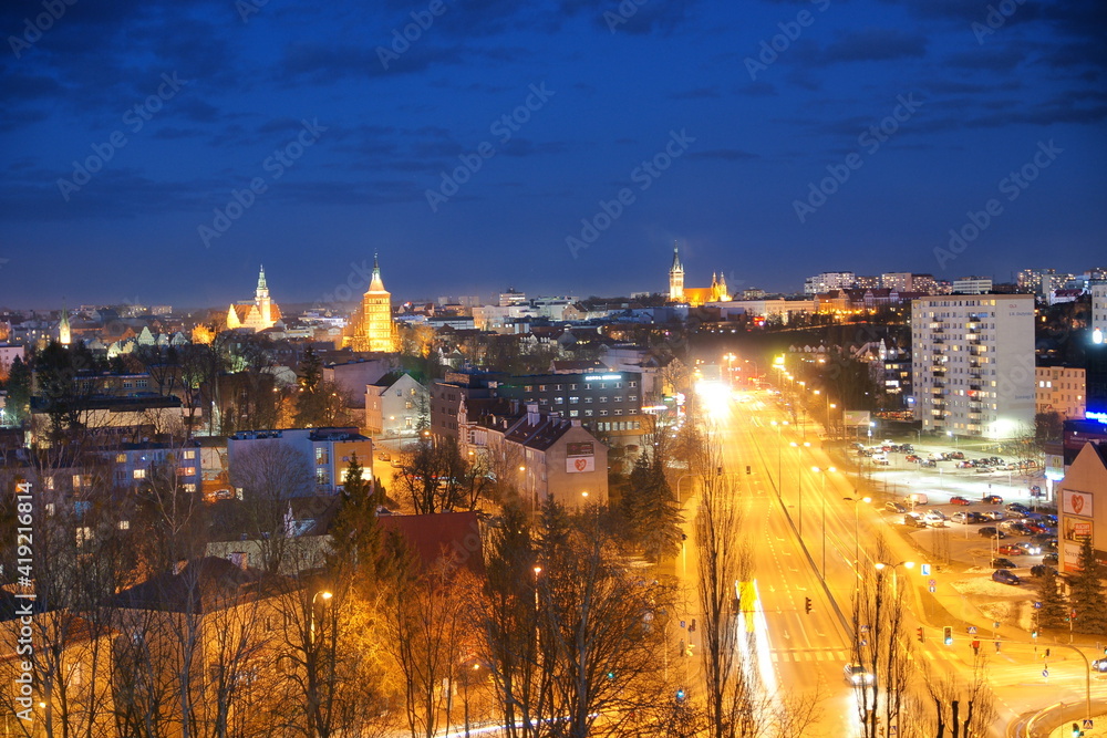 Olsztyn nocą. Panorama miasta. Polska - Mazury - Warmia. - obrazy, fototapety, plakaty 
