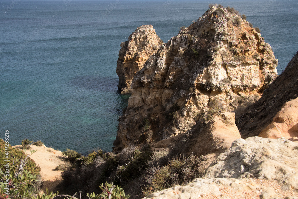Fototapeta premium Atlantic coast cliffs and rocks on the beaches of the Algarve