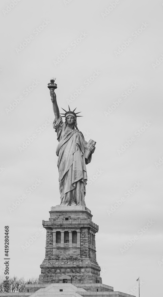 Fototapeta premium Statue of Liberty frontal view