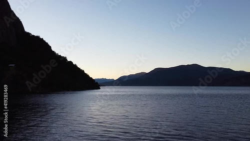 Puesta de Sol en Lago