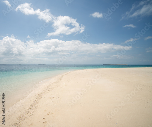 Beautiful tropical white sand beach and sea © Jasmin Merdan