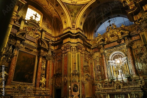 Napoli - Transetto della Chiesa di San Giuseppe dei Ruffi © lucamato
