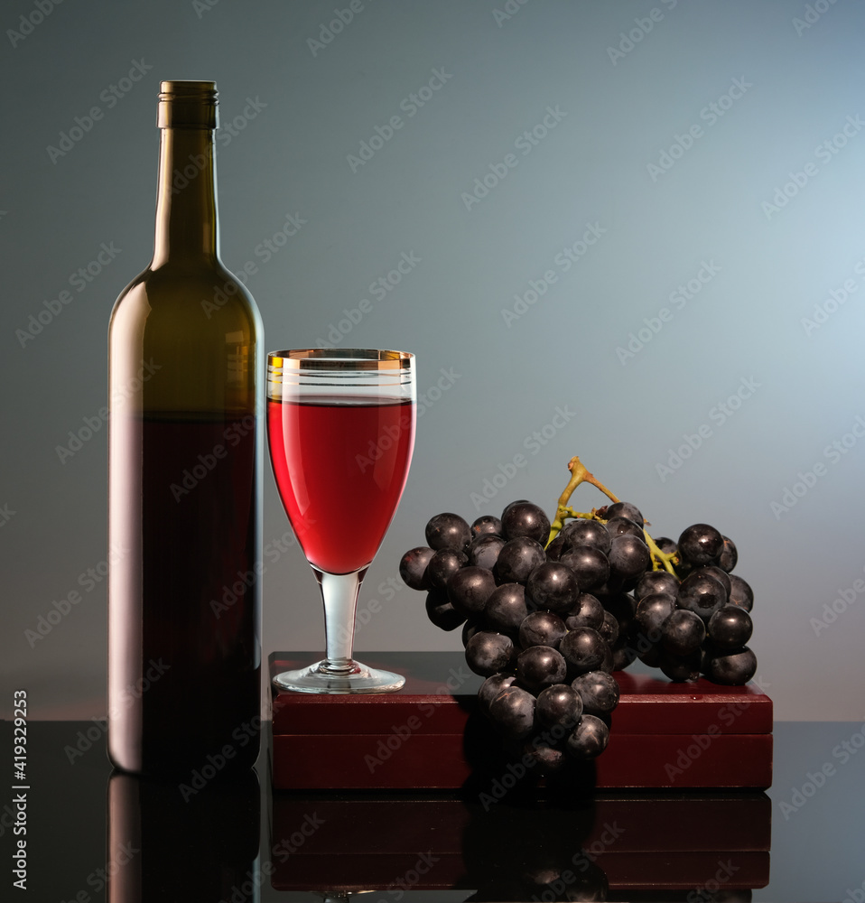 Obraz premium red wine and grapes