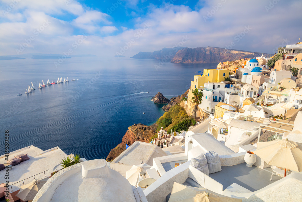 Fototapeta premium Good vacation. Panoramic view of Santorini. The famous town of Oia in the morning.