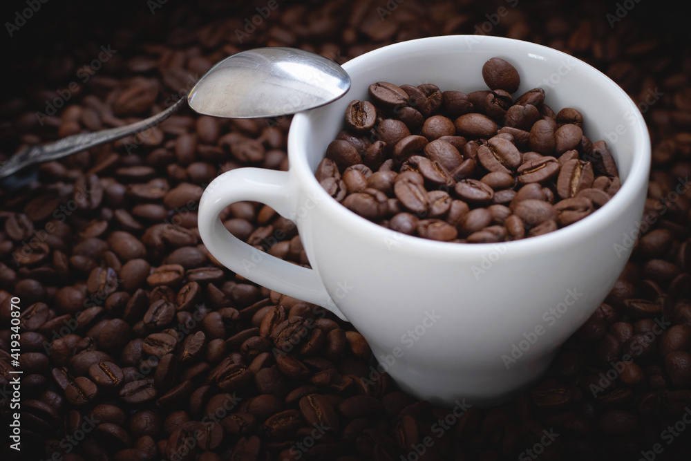 Fototapeta premium Roasted aromatic coffee beans as background