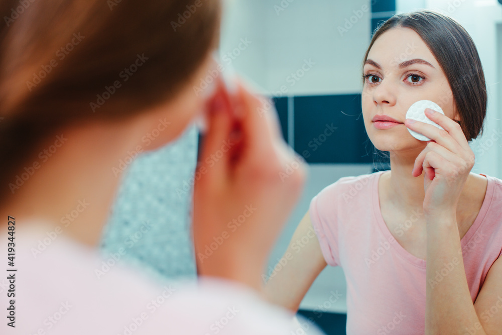 Skin care at home with easy used cotton pads Skin care at home with easy used cotton pads