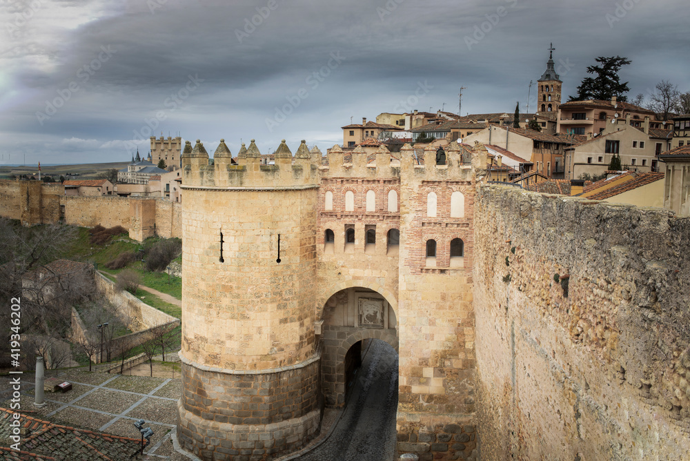 Murallas de una de las entradas a la ciudad de Segovia 