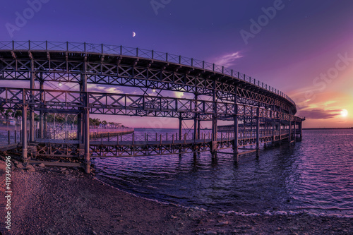 Atardecer en el muelle del tinto Huelva.