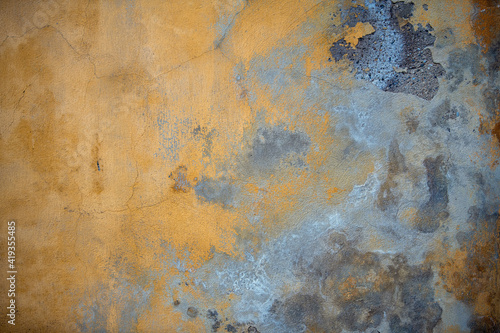 Hintergrund- abblätternde Farbe und Putz an einer alten Hauswand