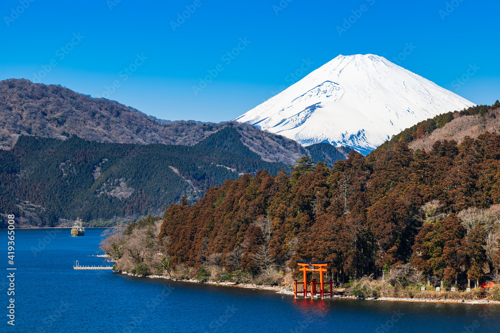 芦ノ湖と富士山　冬景