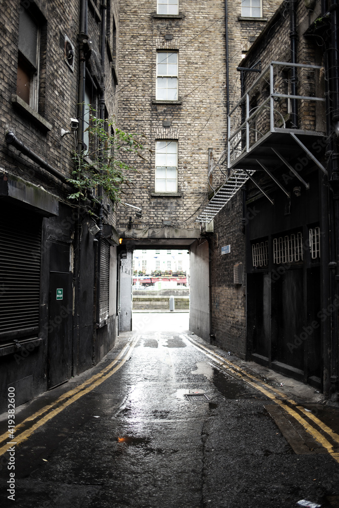 Fototapeta premium Dark and rainy alley in Dublin, Ireland.