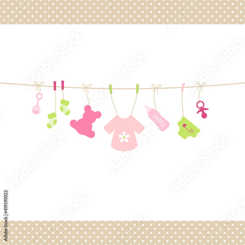 Hängende Babysymbole Mädchen Pink Grün Kanten Punkte Beige