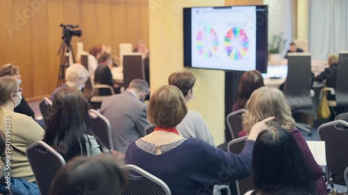 Wallpaper Mural Audience listens to the lecturer Torontodigital.ca