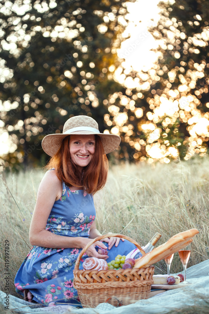 Fototapeta premium Picnic in the meadow