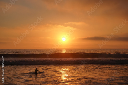 Sunset over the Pacific Ocean, Santa Monica California © Ekaterinka