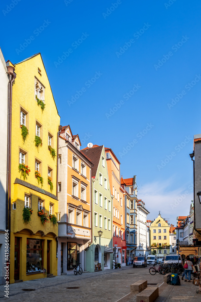 Fototapeta premium Gasse zum Kohlenmarkt, Regensburg, Deutschland 
