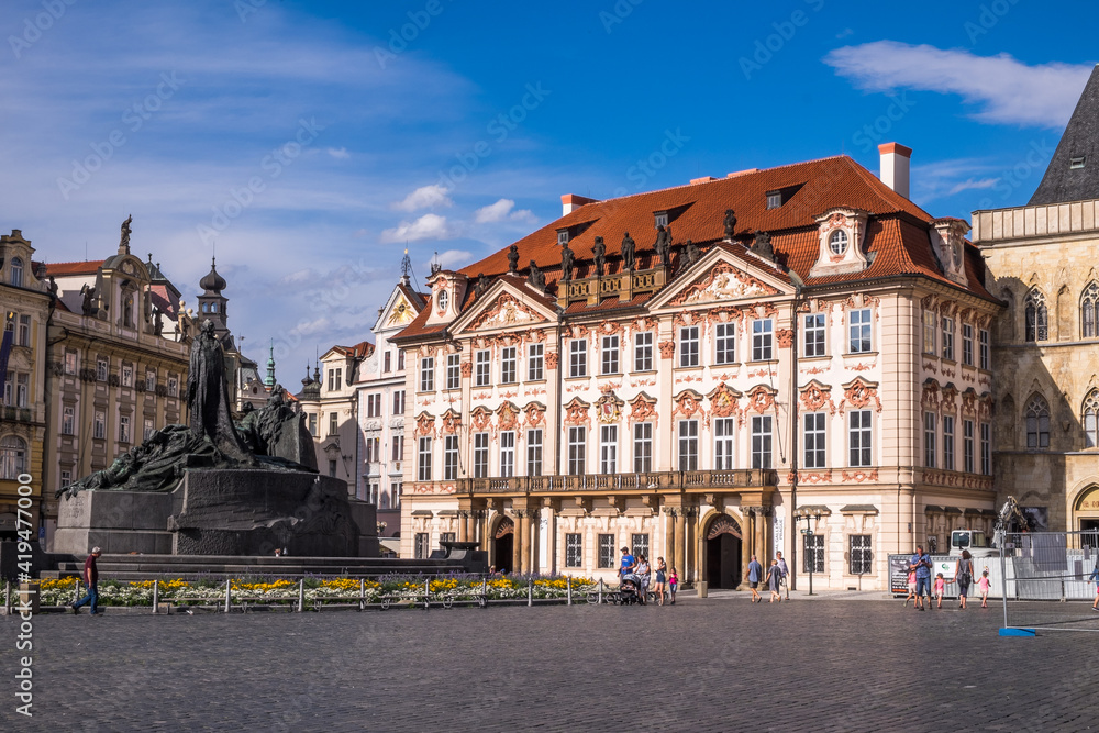 Gebäude und Jan-Hus-Denkmal am Altstädter Ring, Prag 