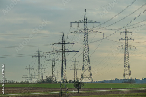 Hochspannungsmasten einer Überlandleitung