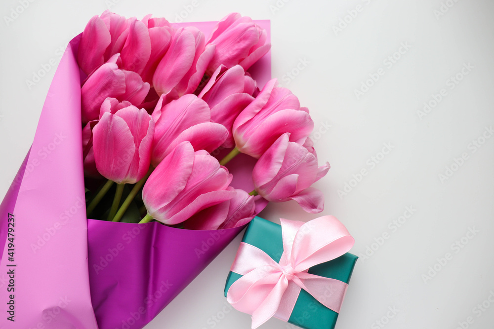 Fototapeta premium postcard mockup. spring flowers. tulip bouquet and space for text