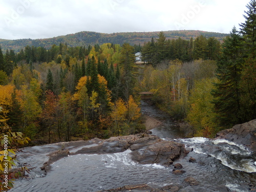 La Tuque region of southern Quebec during the colourful fall season © Simon J. Ouellet