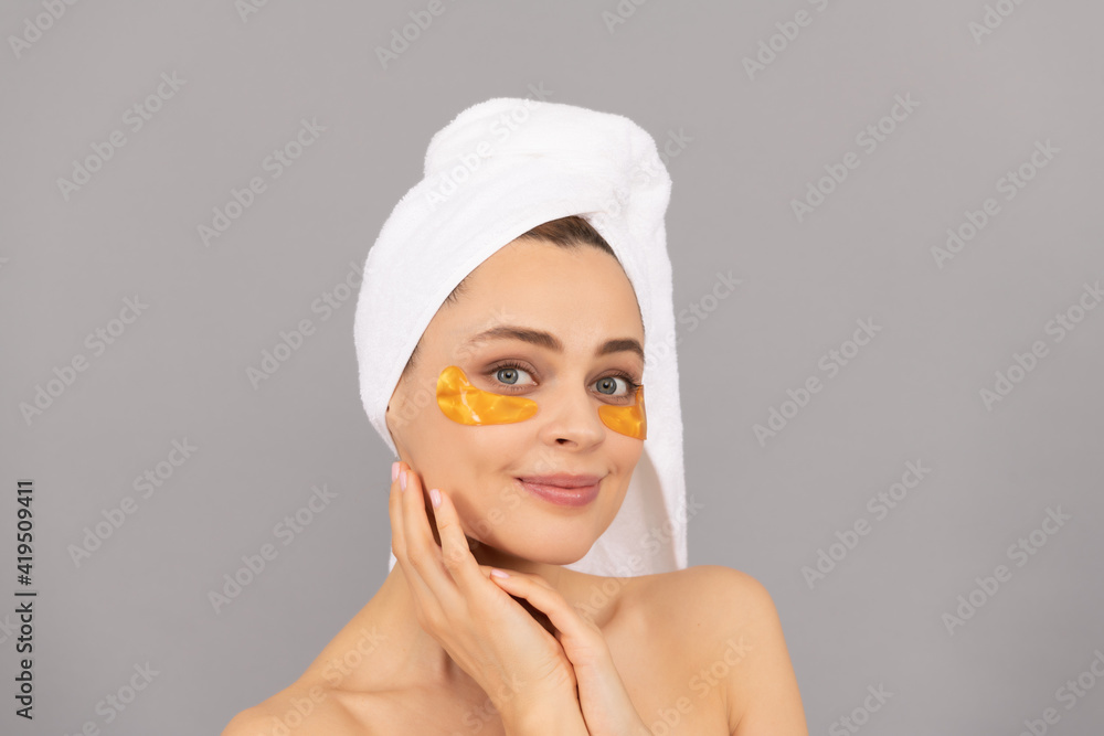 Be yourself more. beauty day in spa. applying golden anti-fatigue mask. girl reduce eye bags. Be yourself more. beauty day in spa. applying golden anti-fatigue mask. girl reduce eye bags.