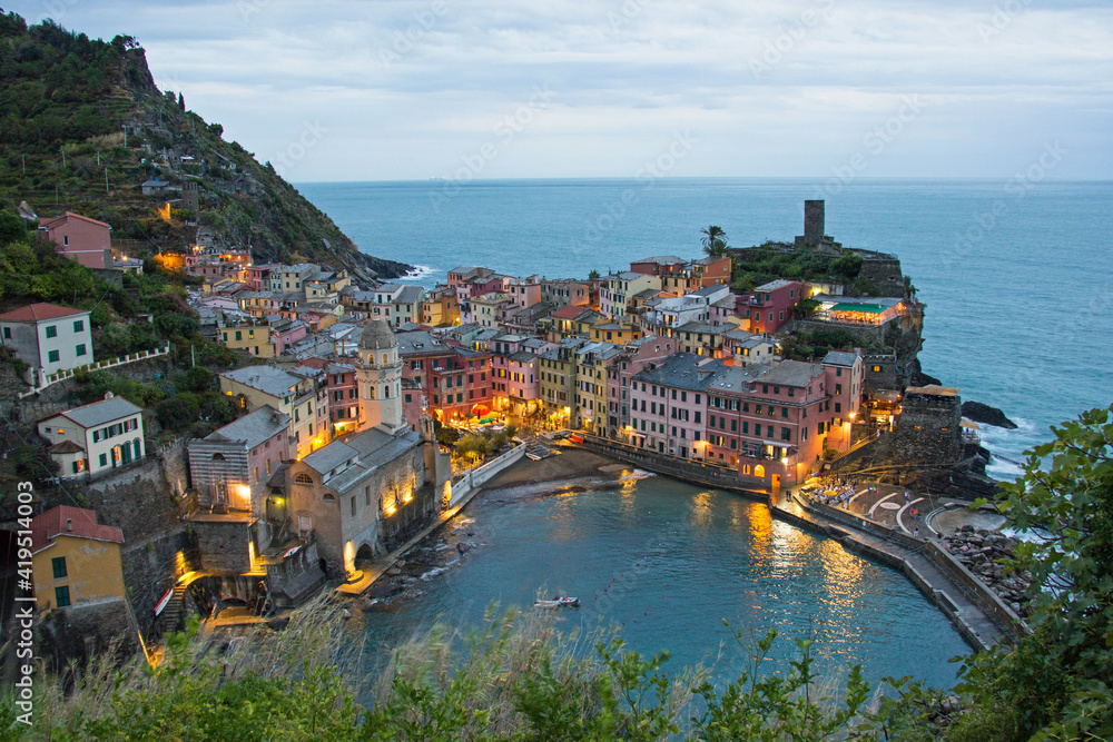 Cinque Terre Vernazza in Italien an der Küste am Meer